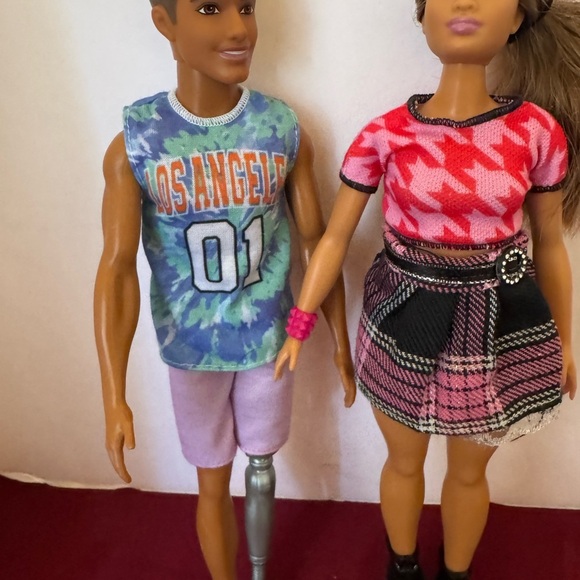 Barbie Ken Fashionistas Doll 212 Prosthetic Leg And Curvy Fashionistas Barbie - Picture 2 of 7